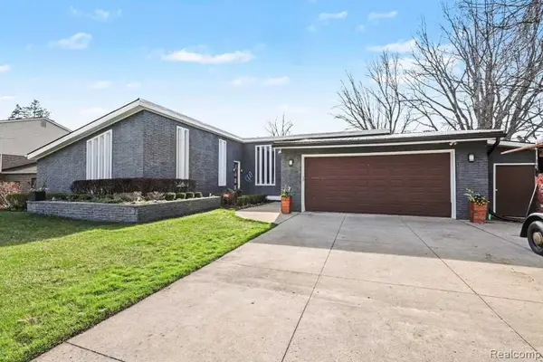 310 Pine Tree, Lake Orion, MI 48362