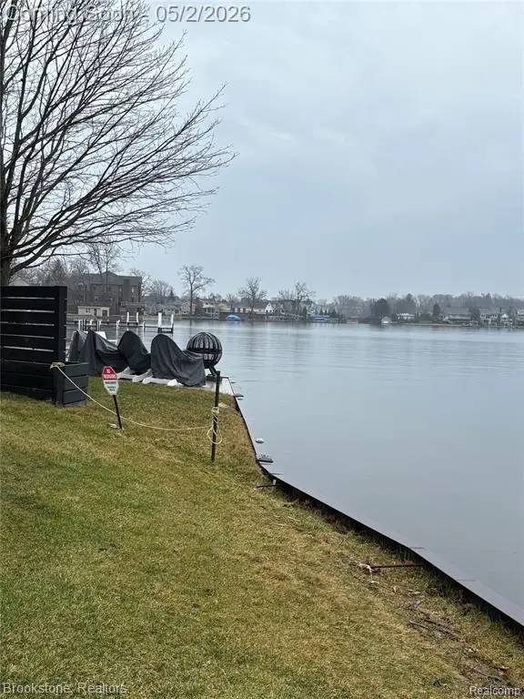 208 Brittain, Lake Orion, MI 48362