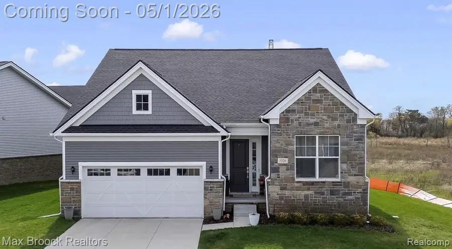 5526 Helmsdale, West Bloomfield, MI 48322 - #2