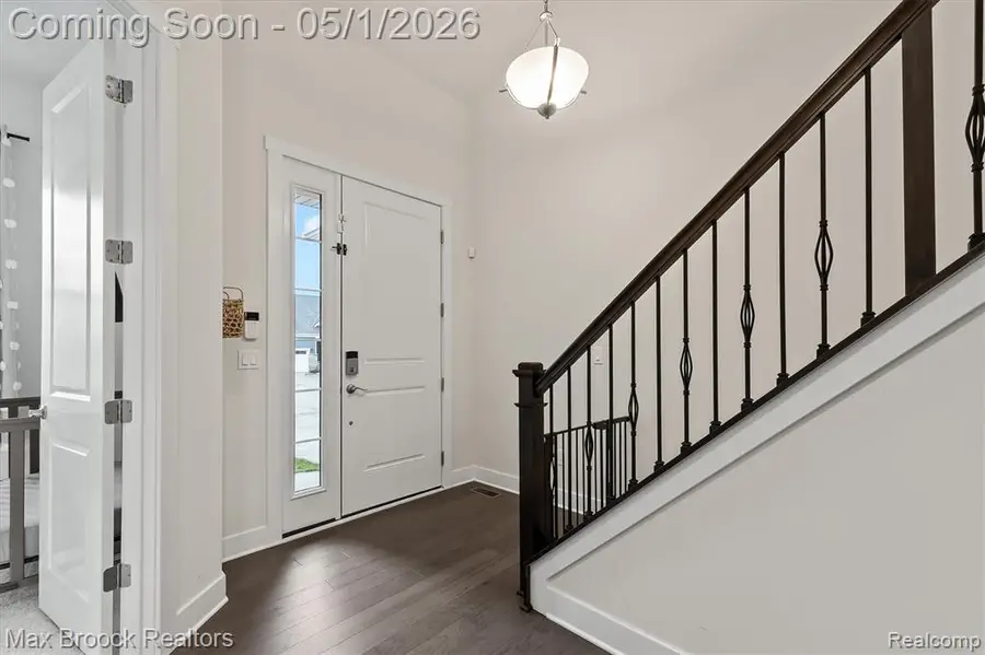 5526 Helmsdale, West Bloomfield, MI 48322 - #3