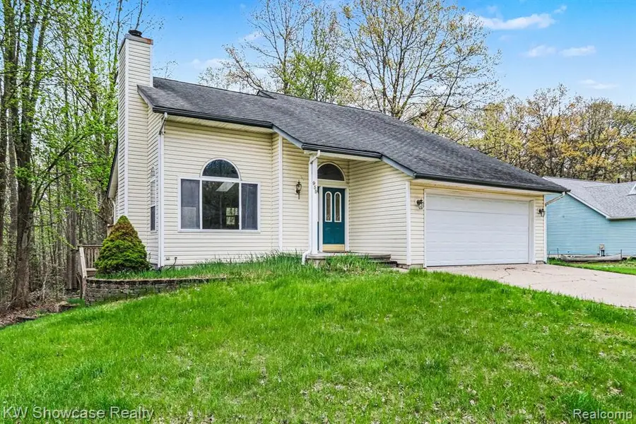 959 E Maple, Holly, MI 48442 - #2