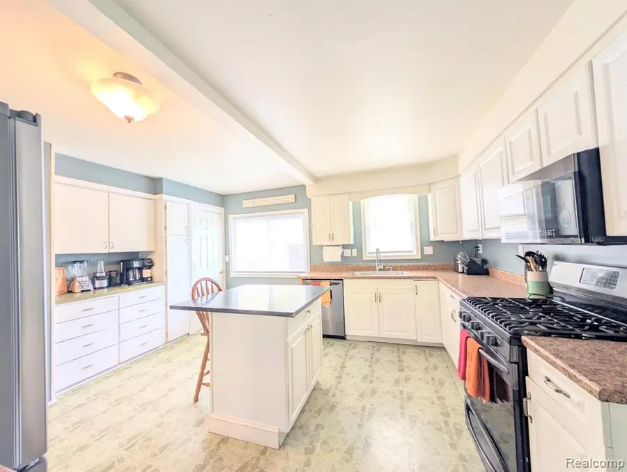 2278 Chapin, Grand Blanc, MI 48439 - #3