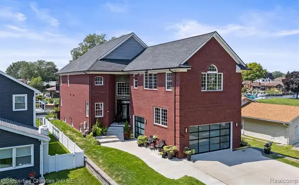 41245 Belvidere, Harrison Twp, MI 48045