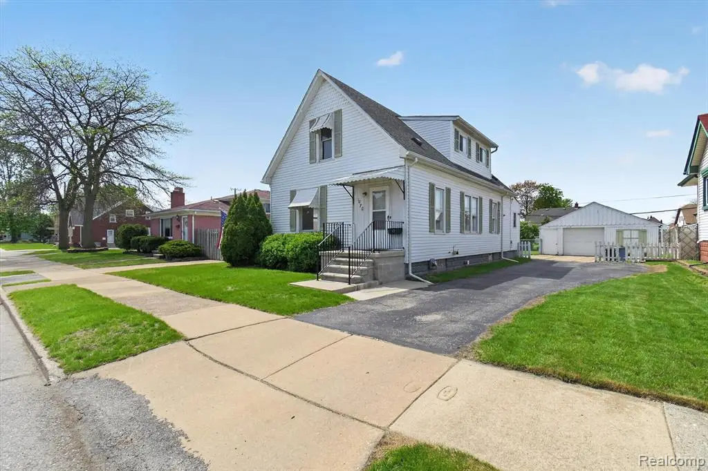 1070 1st, Wyandotte, MI 48192 - #1