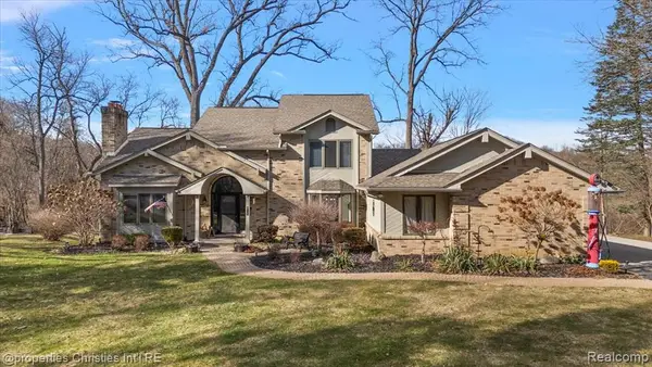 5160 Old Mill, Rochester, MI 48306