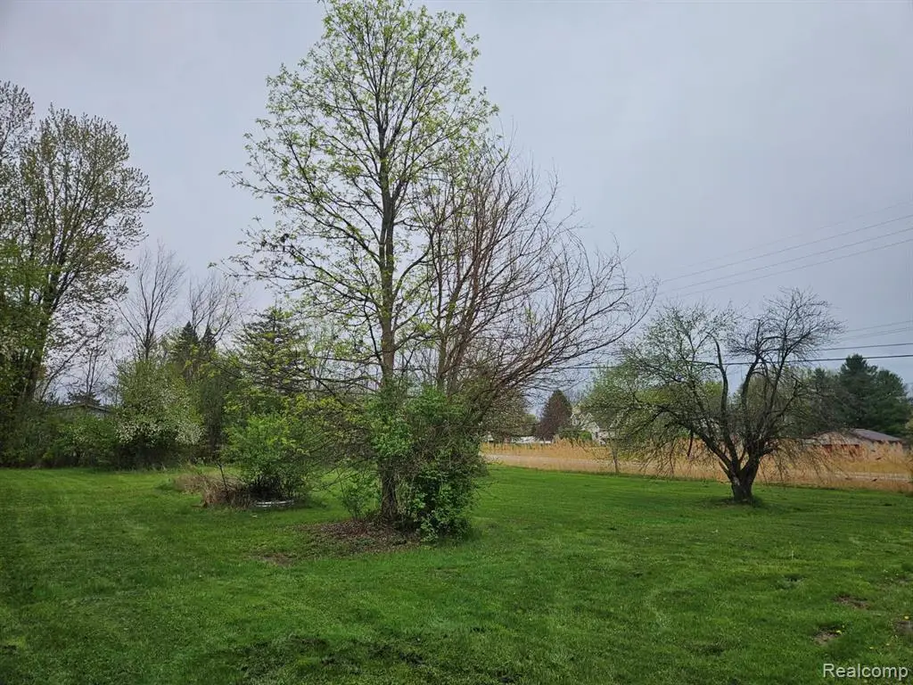 V/L E Maple, Grand Blanc, MI  - #1