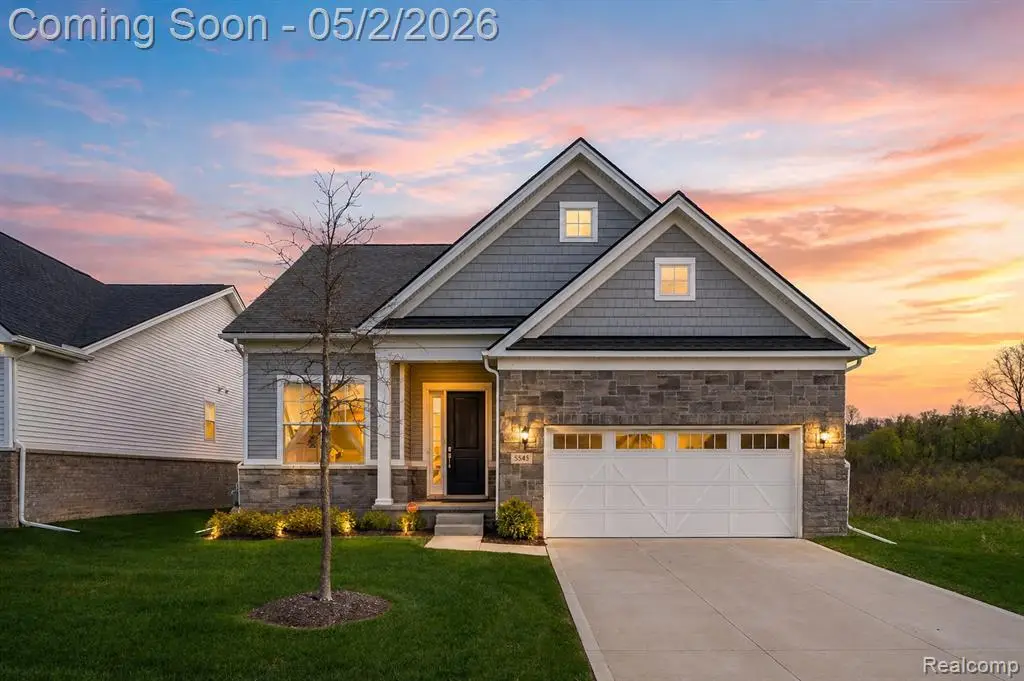 5545 Helmsdale, West Bloomfield, MI 48322 - #1
