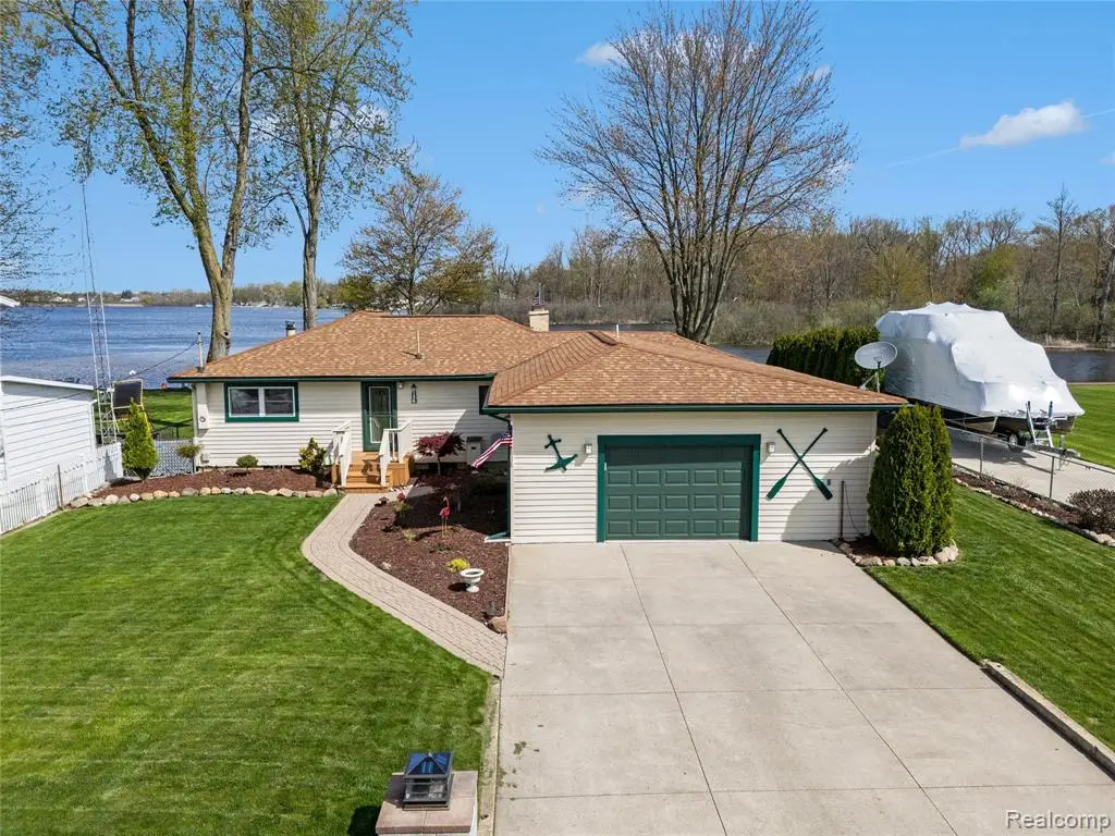 3138 Ponemah, Fenton, MI 48430 - #1