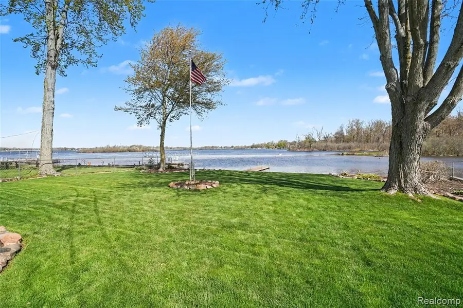 3138 Ponemah, Fenton, MI 48430 - #2