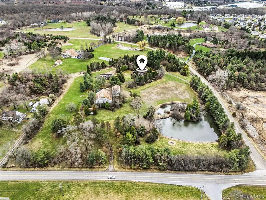 4385 Warwick Circle, Grand Blanc, MI 48439 - #3