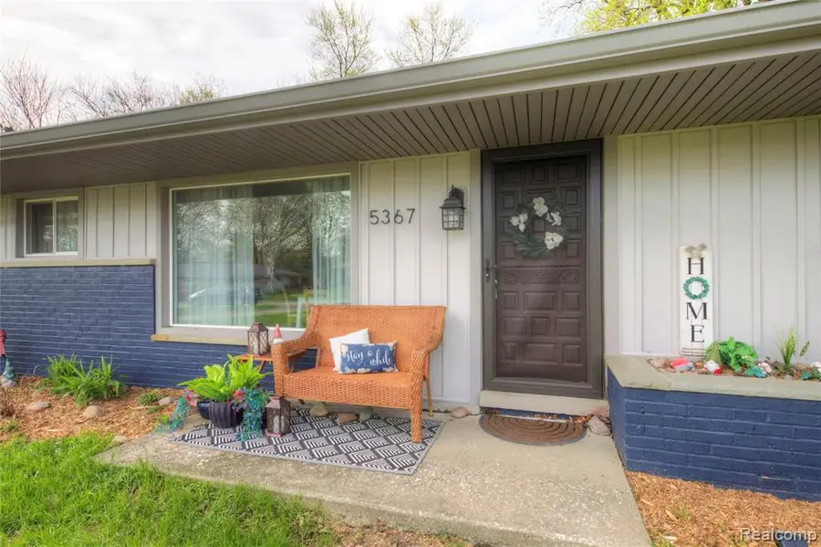 5367 Cambourne, West Bloomfield, MI 48322 - #3