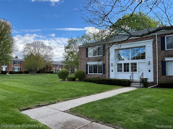 689 E Fox Hills #65, Bloomfield Hills, MI 48304