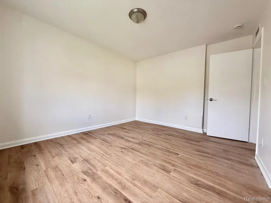 3911 Fort #211B, Trenton, MI 48183 - #2
