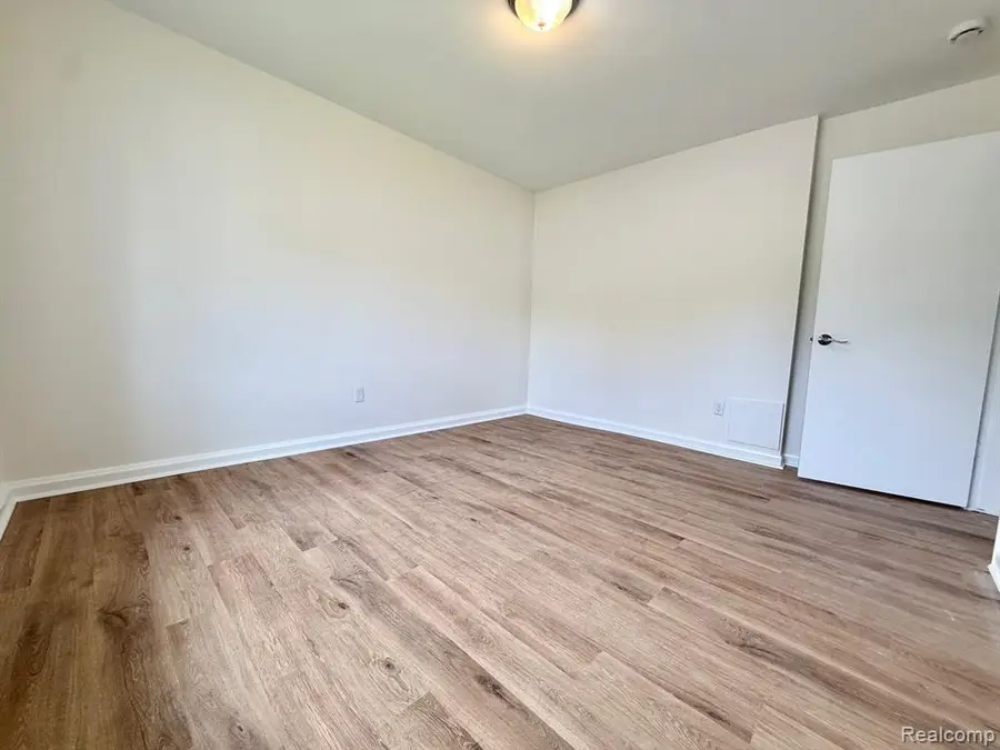 3911 Fort #211B, Trenton, MI 48183 - #3