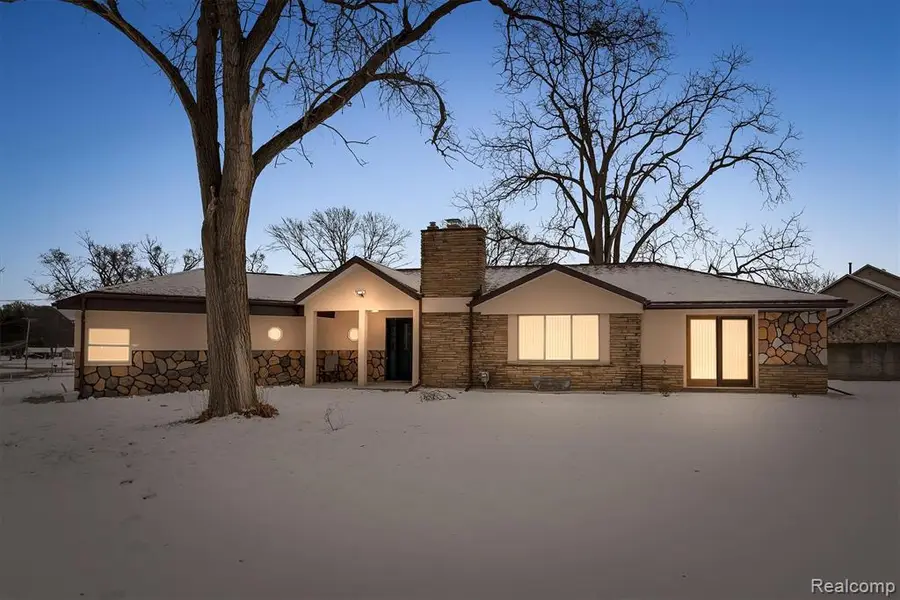 15500 Millar, Clinton Township, MI 48036 - #3