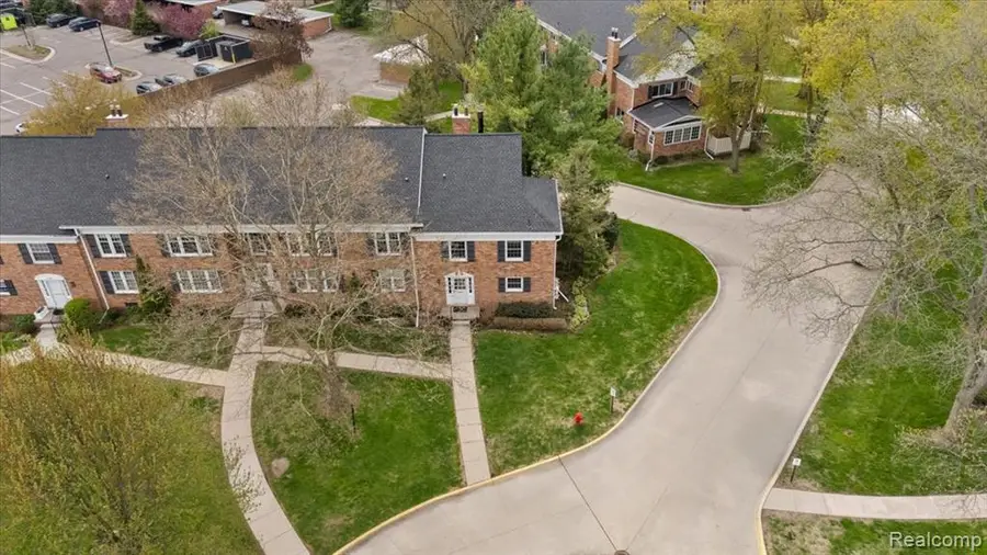 1000 Trailwood, Bloomfield Hills, MI 48301 - #2