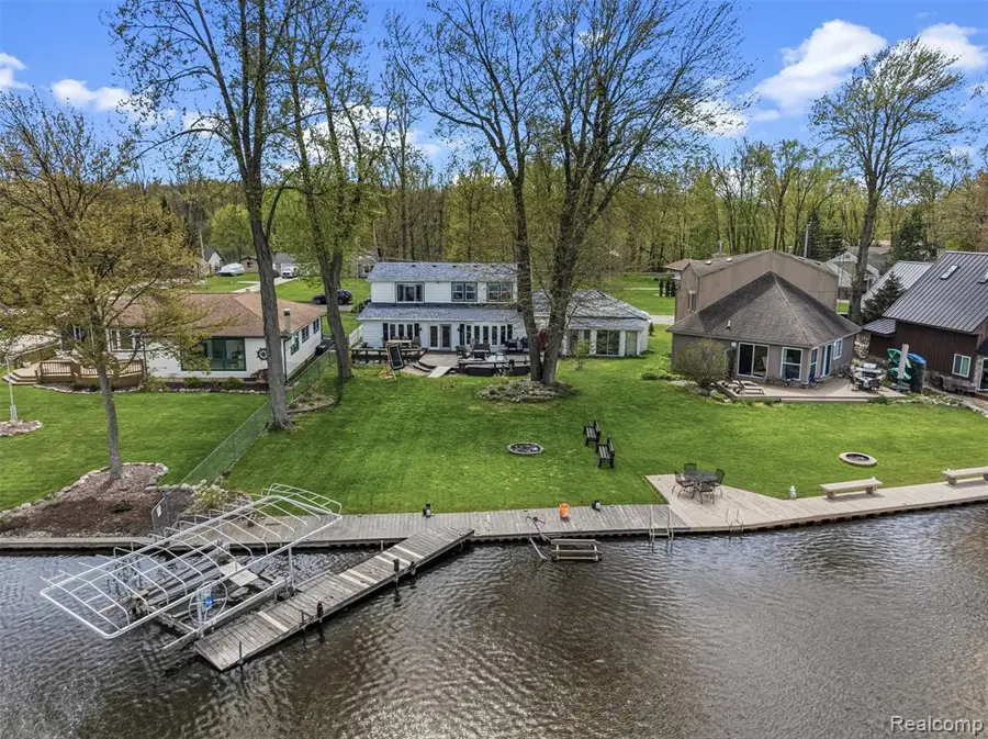 3142 Ponemah, Fenton, MI 48430 - #3