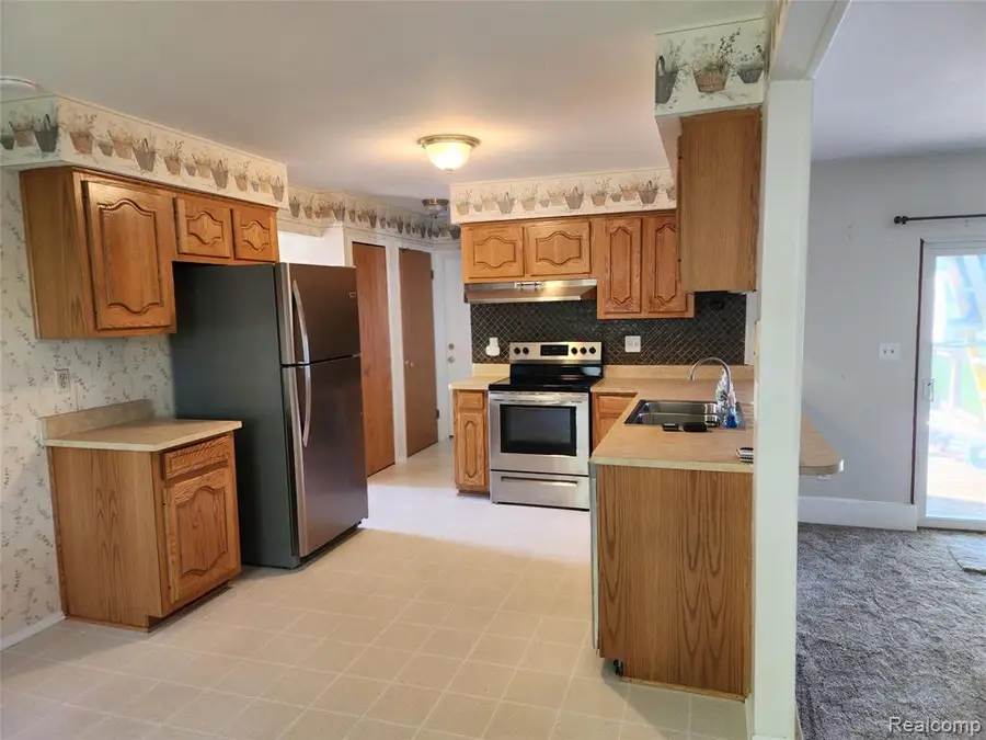 14197 Woodside, Livonia, MI 48154 - #3