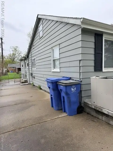 6431 Centralia, Dearborn Heights, MI 48127 - #2