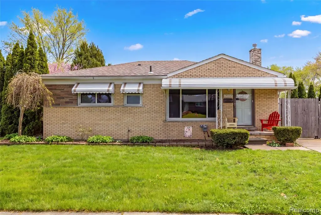 24920 Star Valley, Saint Clair Shores, MI 48080 - #1
