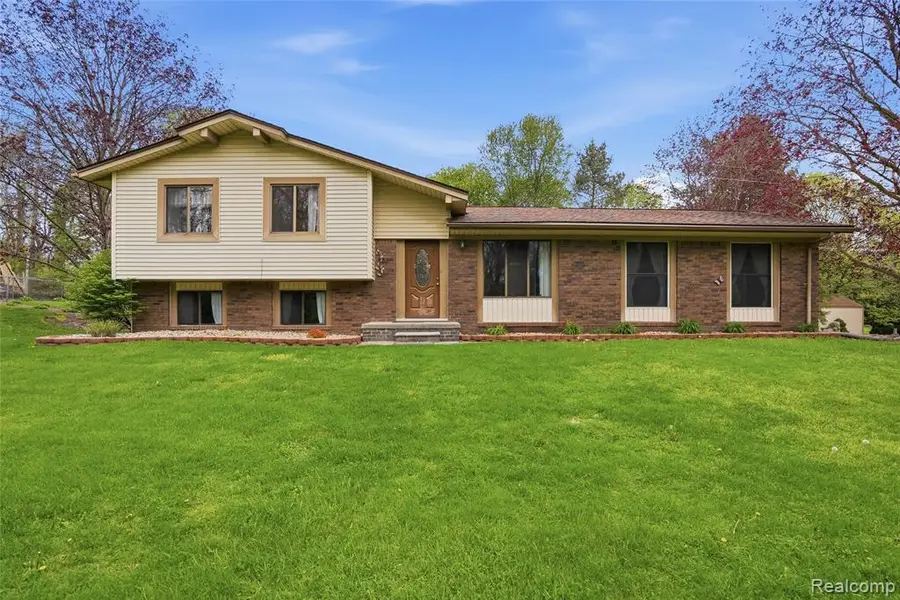 1525 E Dawson, Milford, MI 48381 - #2