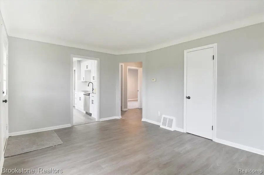 924 E Otis, Hazel Park, MI 48030 - #3