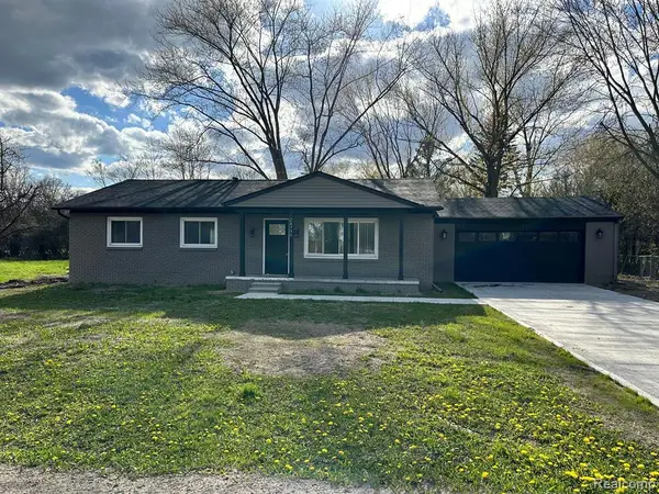 24739 Middlebelt, Farmington Hills, MI 48336