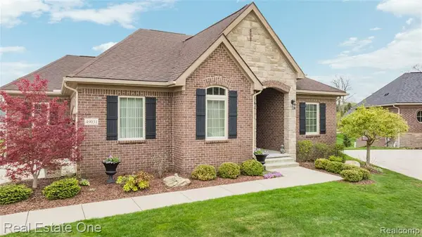 49031 Honey Tree Court, Northville, MI 