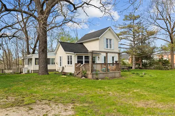 212 Brighton Lake, Brighton, MI 48116