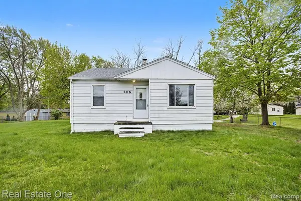 206 Steadfield, Commerce Twp, MI 48382