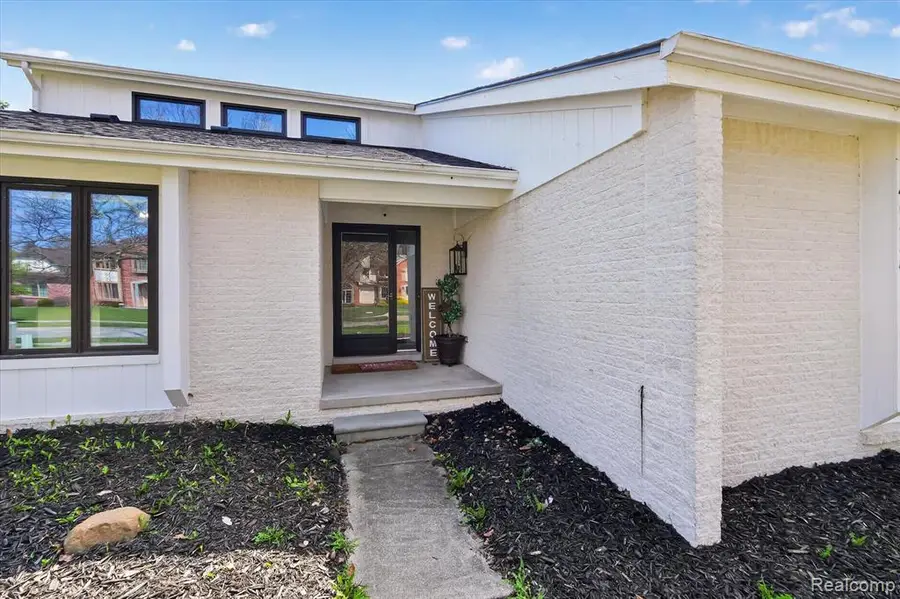 2354 Erickson, Troy, MI 48085 - #2