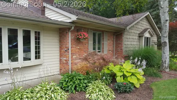 2080 Teggerdine, White Lake, MI 48386