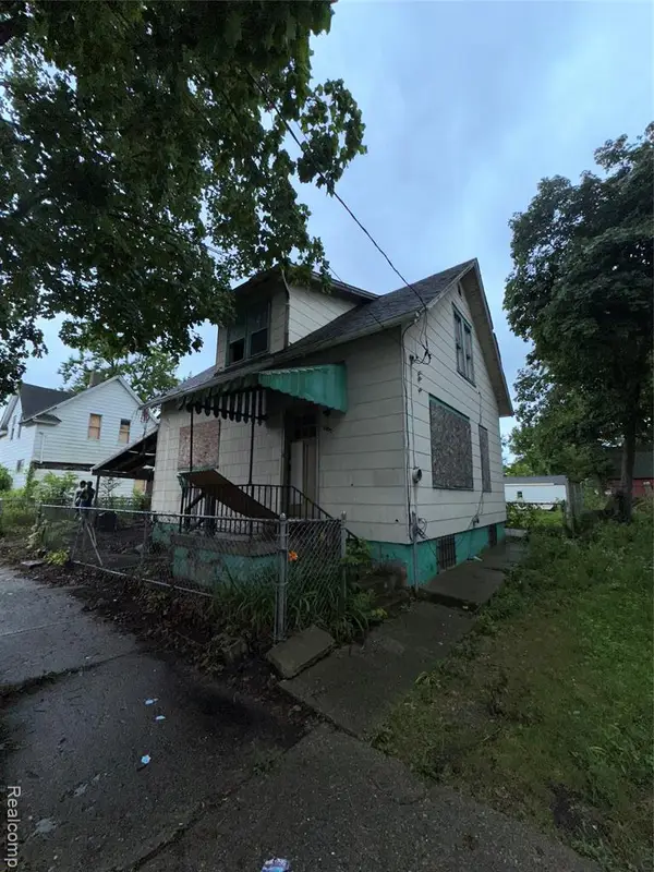 1007 Decker, Flint, MI 48503