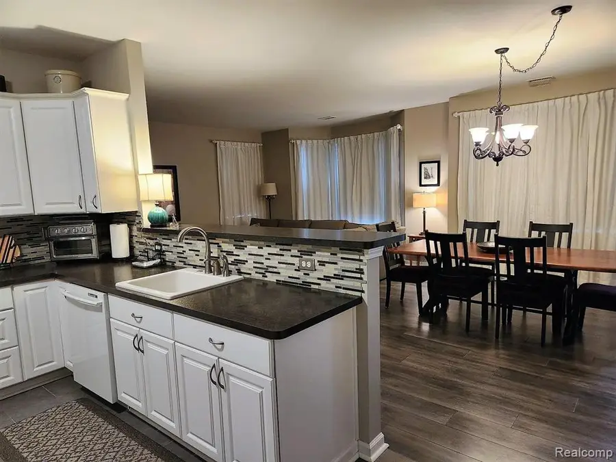 665 Abbington, Howell, MI 48843 - #3