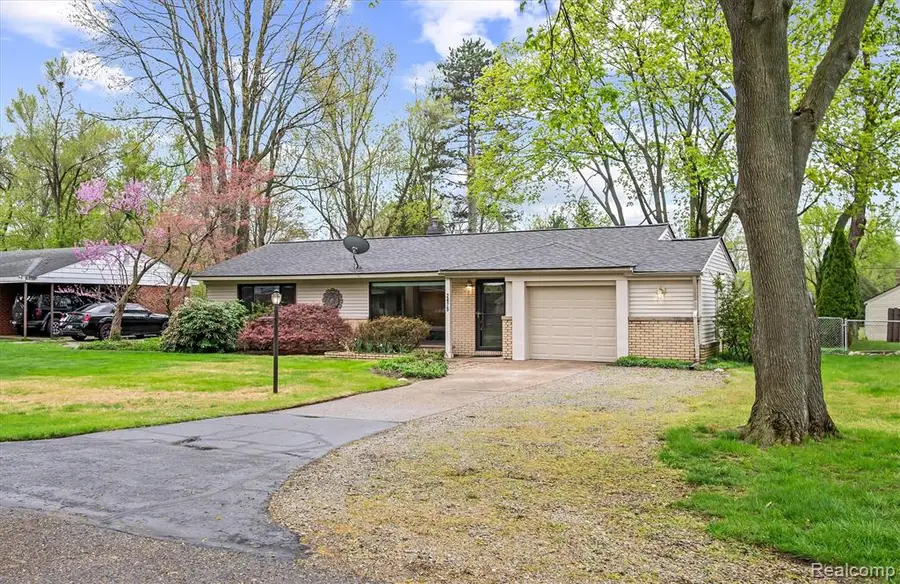 2475 Lafay, West Bloomfield, MI 48324 - #2
