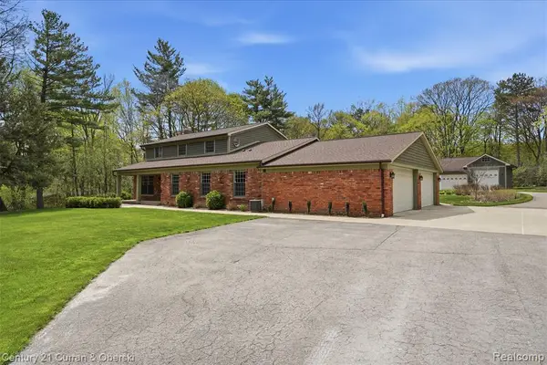19559 Meadowbrook, Northville, MI 48167