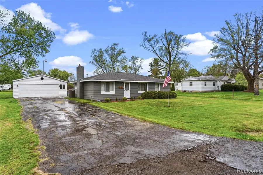 3102 Coin, Burton, MI 48519 - #2