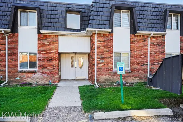 1866 Colonial Village Way #1, Waterford, MI 48328