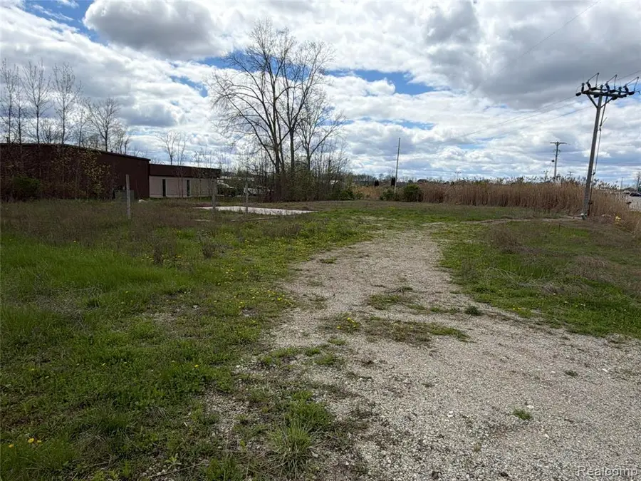 3155 W Thompson, Fenton, MI 48430 - #3