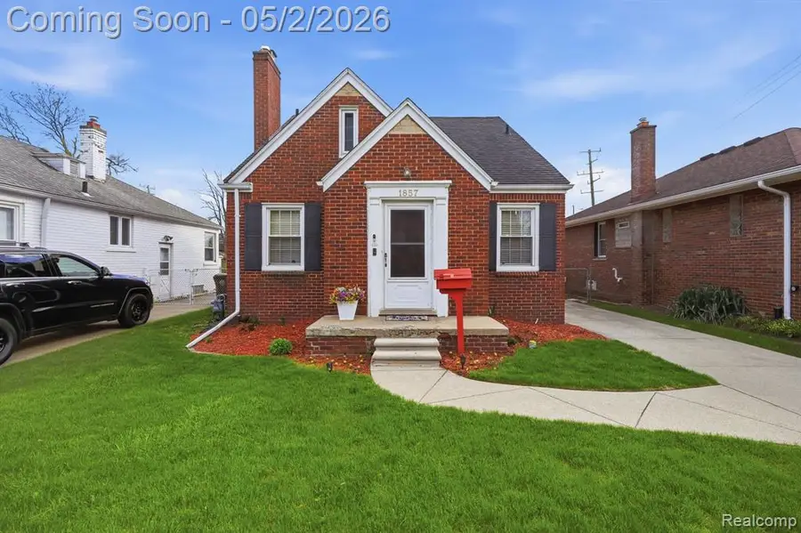 1857 Roslyn, Grosse Pointe Woods, MI 48236 - #2