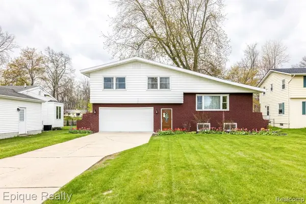 3127 W Woodland, Port Huron, MI 48060