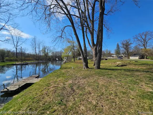 4120 Navarra, White Lake, MI 48383
