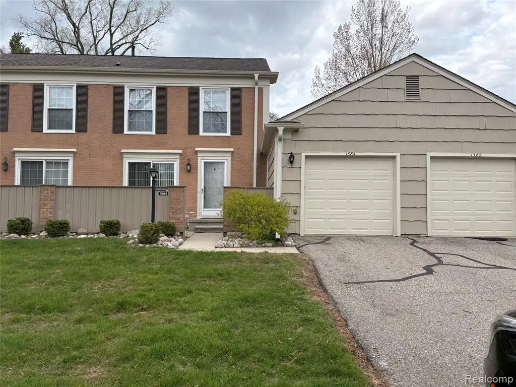 1584 Kings Cove, Rochester Hills, MI 48306 - #1