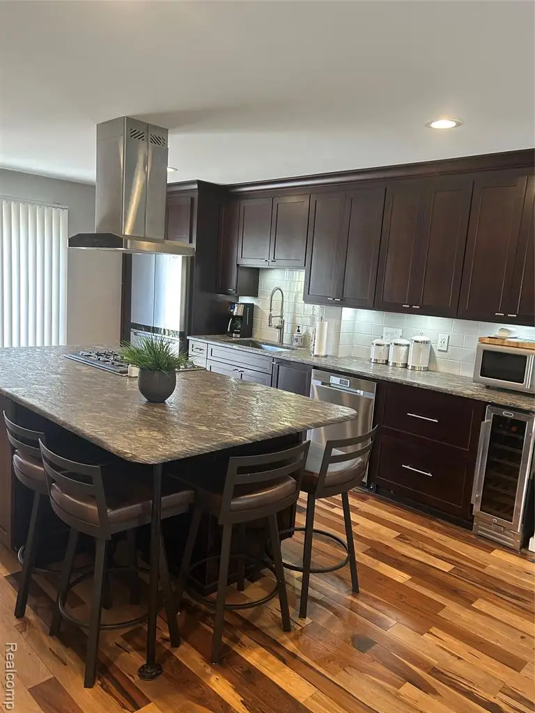 1584 Kings Cove, Rochester Hills, MI 48306 - #2
