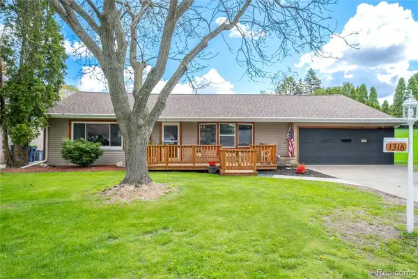 1316 Coolidge, Saginaw, MI 48638
