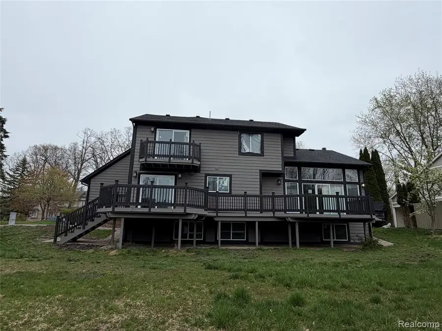 5140 Woodrun, West Bloomfield, MI 48323 - #2