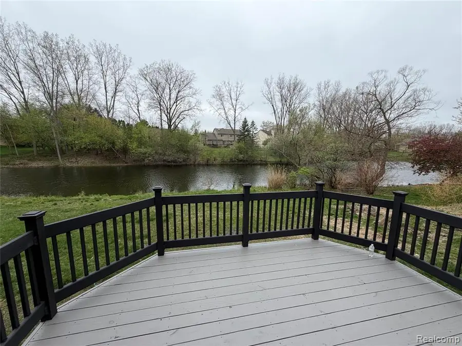 5140 Woodrun, West Bloomfield, MI 48323 - #3