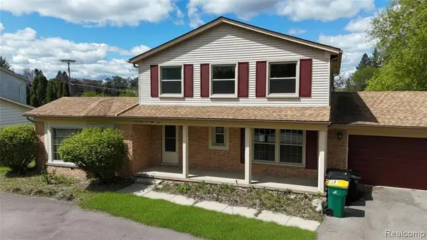 28989 Ramblewood, Farmington Hills, MI 48334