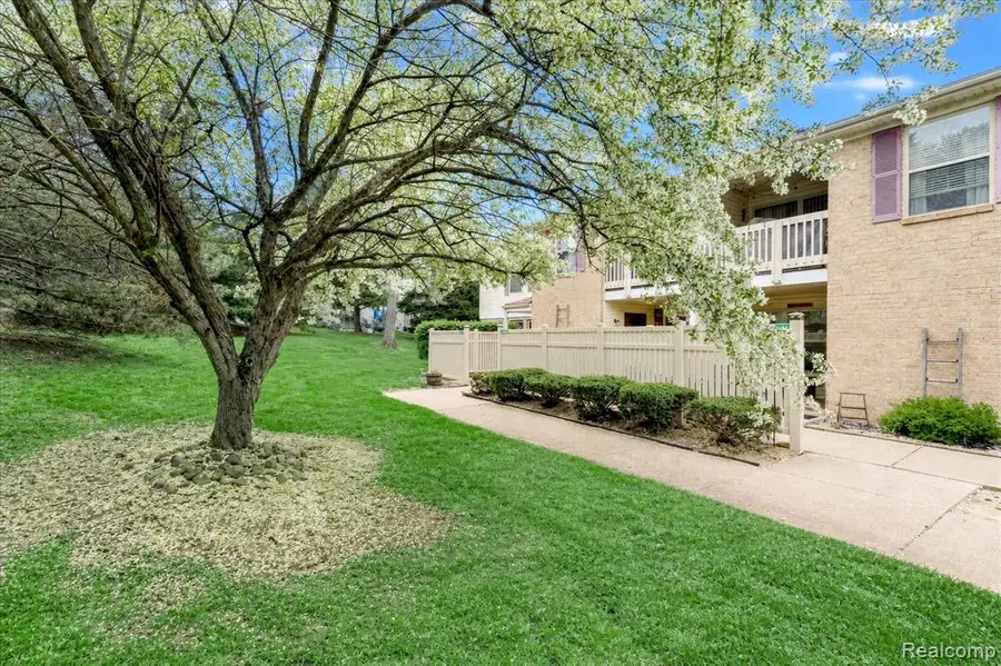 61025 Greenwood, South Lyon, MI 48178 - #2