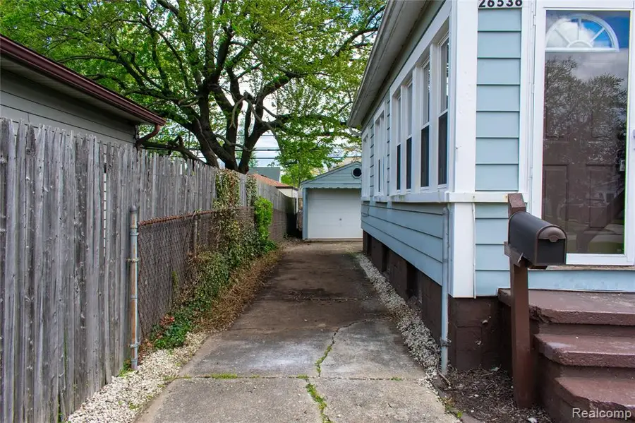 26536 Dartmouth, Madison Heights, MI 48071 - #2